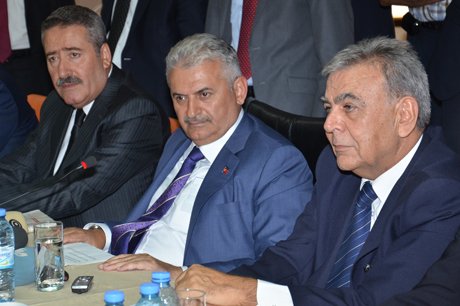 Bakan Yıldırım esnafla bir araya geldi. 