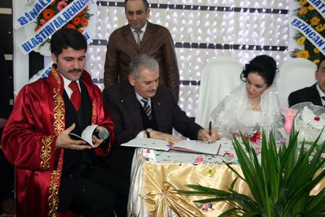 Bakan Yıldırım nikah şahidi oldu