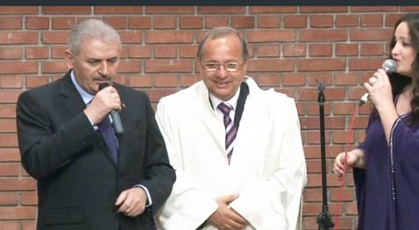 Bakan Yıldırım türkü söyledi 