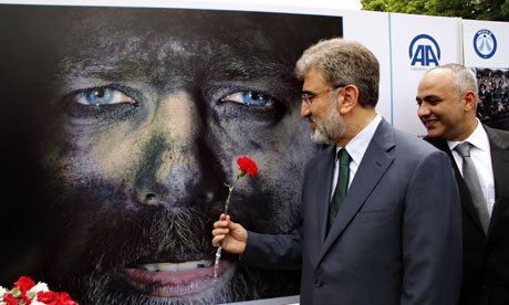 Bakan Yıldız Fotoğraf Sergisi'nin açılışına katıldı. 