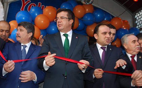 Bakan Zeybekci Salihli'de Seçim bürosu açtı