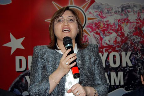 Bakanı Fatma Şahin,partililere seslendi. 