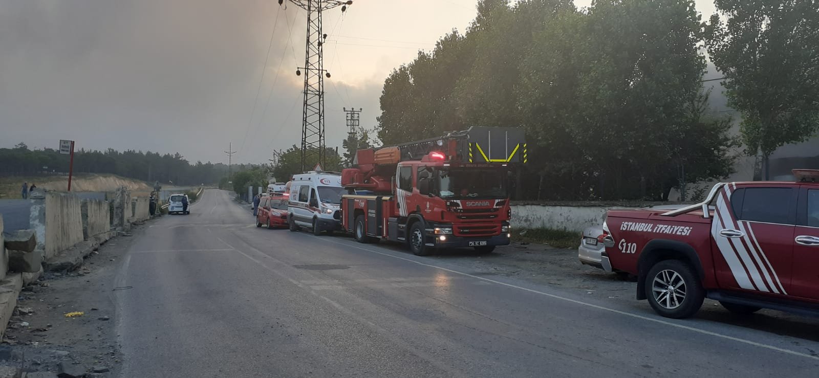 Başakşehir'de bant üretimi yapan fabrikada yangın