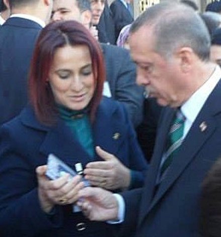Başbakan'a İzmir'den şarkılı sevgi