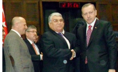 Başbakan yeni belediye başkanlarına rozet taktı