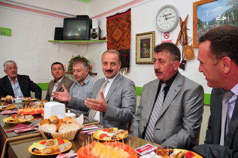 Başkan Akgül, dolmuşçu ve esnafın sorunlarını dinledi. 