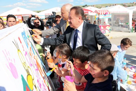 Başkan Gazi Şahin, Öğrencilere Teşekkür Etti