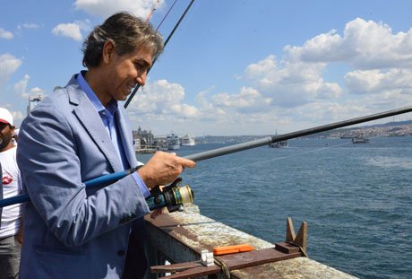 Başkan Mustafa Demir de balık tuttu.