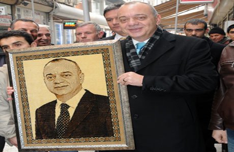 Ergün'e halı hediye ettiler