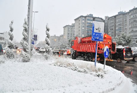 Beylikdüzü'nde tuzlama çalışmaları başladı. 