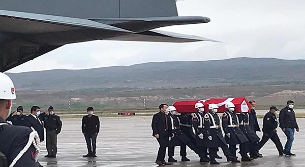Bitlis'te şehit uzman çavuşlar için tören  
