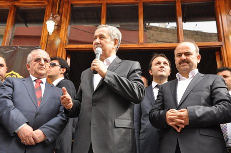 Bülent Arınç, Siirt’te Camii’nin açılışını yaptı