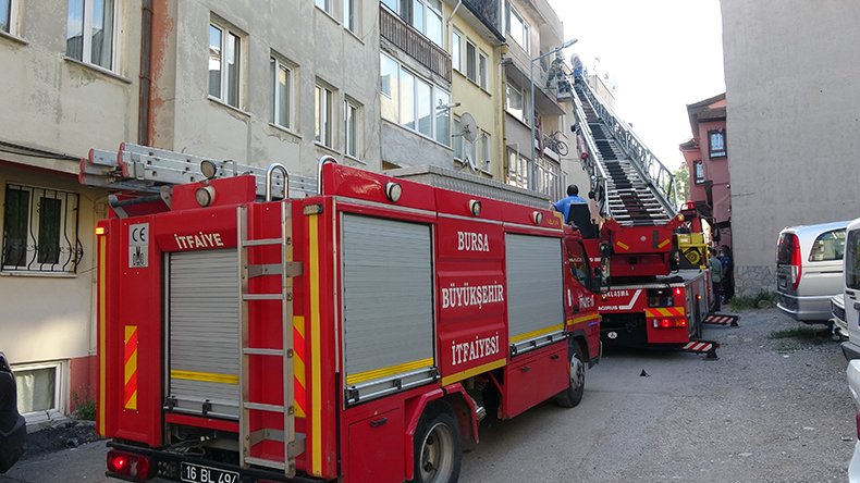 Bursa'da apartmanda yangın