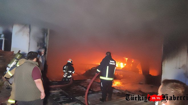 Bursa'da mobilya imalathanesindeki yangın korkuttu