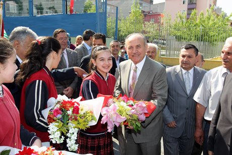 Büyükşehir Belediyesi’nden Bağcılar'a iki spor tesisi