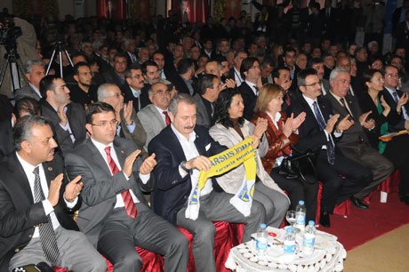Çağlayan,partisinin ilçe kongresine katıldı