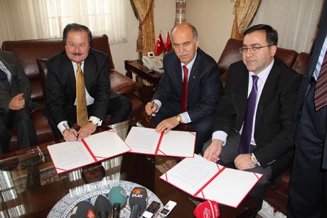 Cavit Çağlar'dan anlamlı bağış