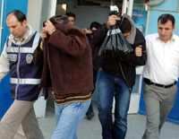 Kredi kartı bilgilerini çalan çete çökertildi