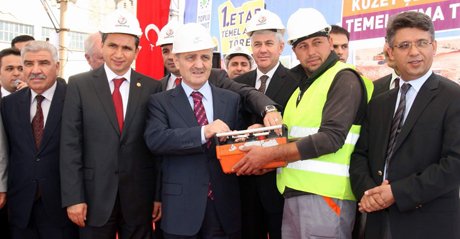Çevre ve Şehircilik Bakanı Erdoğan Bayraktar
