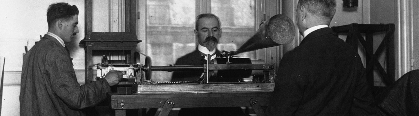 Çevrimiçi Konuşma Arşivden Çıkan Sesler