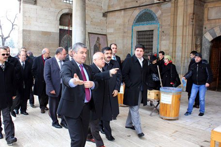  Çiçek, Mevlana Müzesi'ni ziyaret etti. 