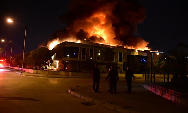 Çiğli'de plastik fabrikasında yangın 