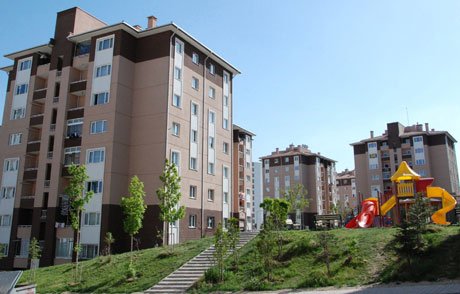 Çinçin'de konutlar büyük ilgi gördü.
