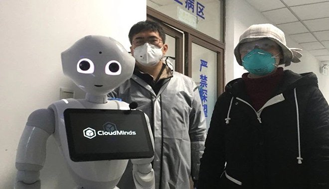Çin’de durumu hafif hastaları robotlar tedavi ediyor