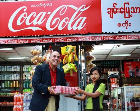 Coca-Cola Şirketi 60 yılıdan sonra ilk defa Myanmar'da