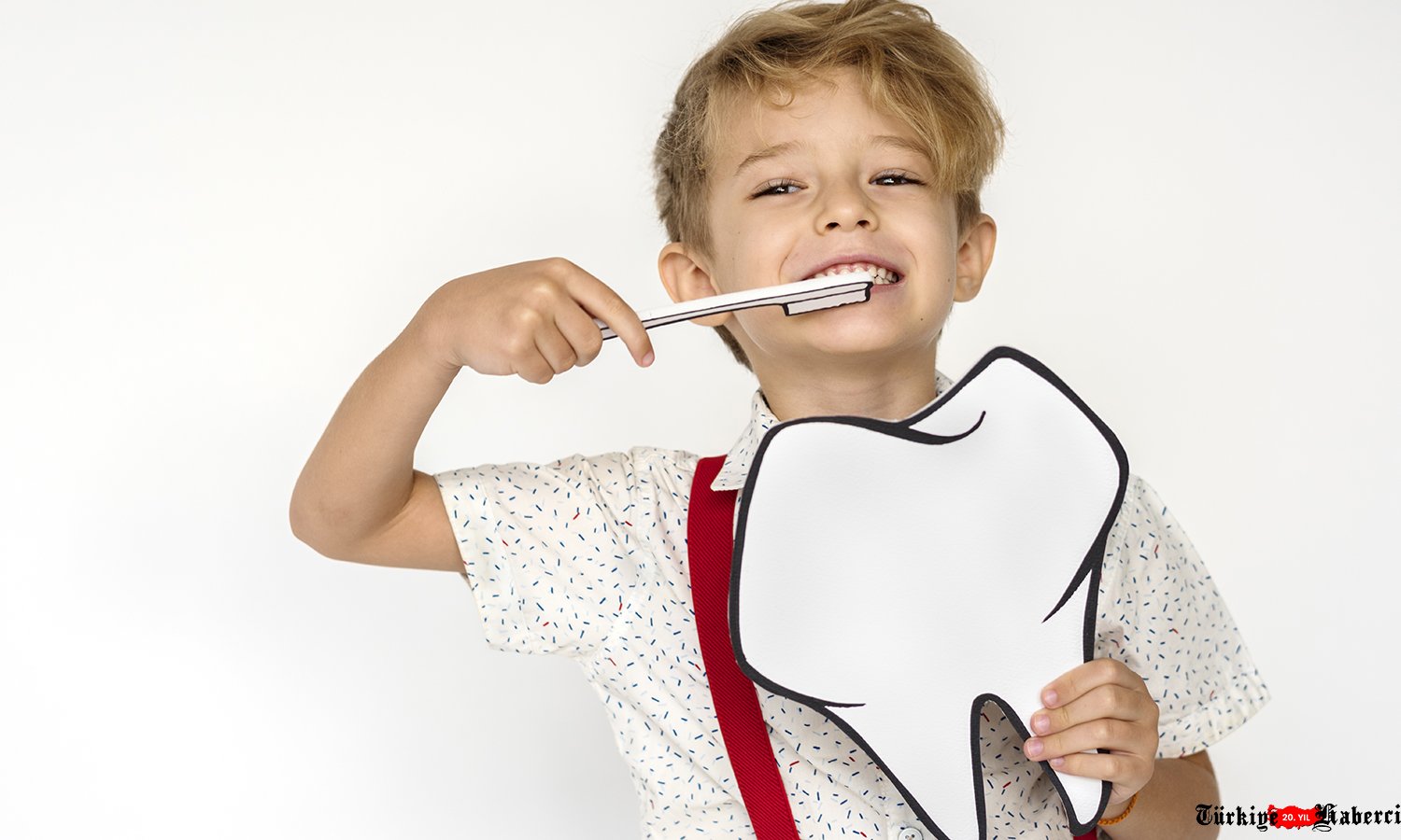 Çocuklarda Hangi Yaşta Ne Kadar Diş Macunu