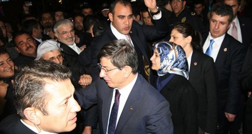 Davutoğlu İzmir Valiliği’ni ziyaret etti