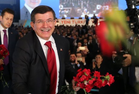 Davutoğlu seçim beyannamesini açıkladı