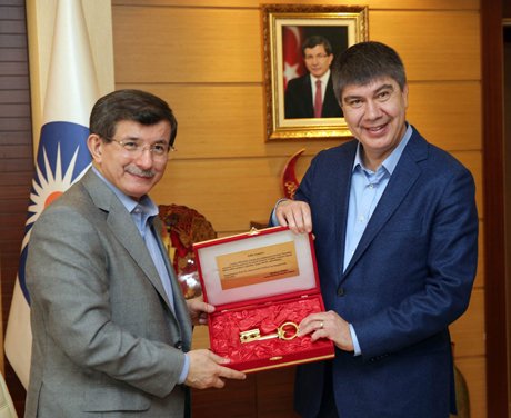 Davutoğlu’na, Antalya’nın anahtarını verdiler