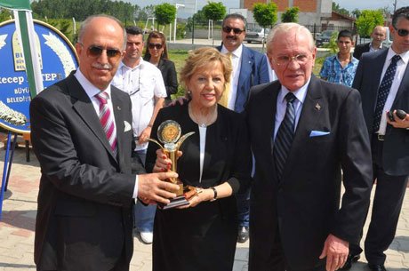 Demirören ailesinden miniklere çifte eğitim yuvası