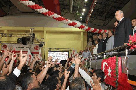 Devlet Bahçeli, sevgi seliyle karşılandı.