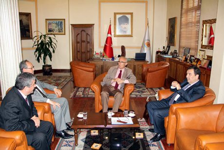 Dizdar,Başkan Yusuf Ziya Yılmaz’ı ziyaret etti. 