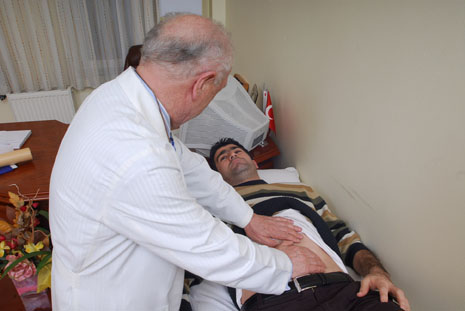 Dr. Halis Süleyman`ın mide kanserini yendi