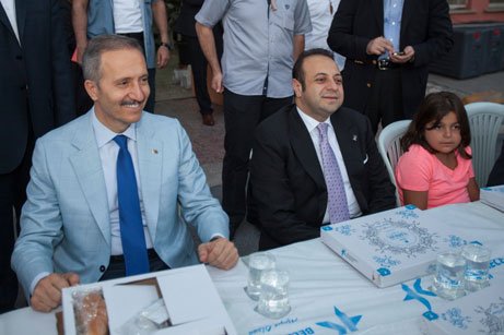 Egemen Bağış,Küçükçekmeceliyle iftar yaptı. 