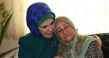 Emine Erdoğan,huzurevini ziyaret etti
