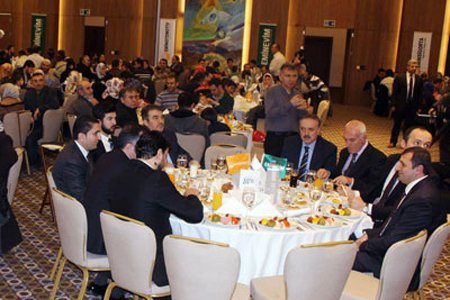 'Eminevim' 100 aileye tapularını teslim etti