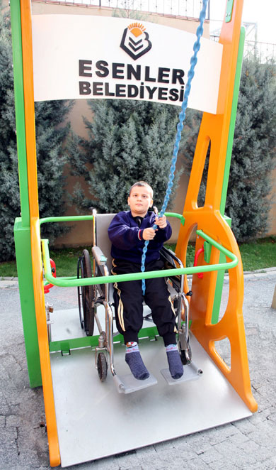 Engelliler İçin Engelsiz Salıncak