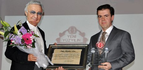 Enver Ağabey'e Medya Onur Ödülü