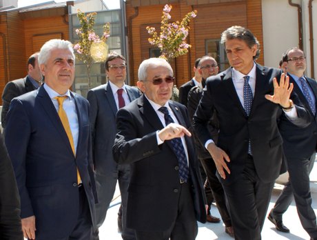 Erdem, Fatih’te incelemelerde bulundu.