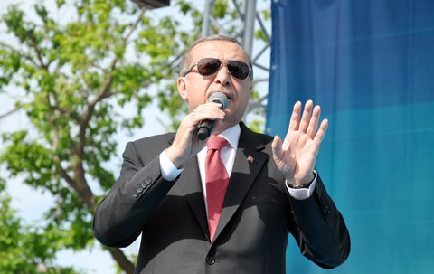 Erdoğan, diyaneti kapatacağız diyor.