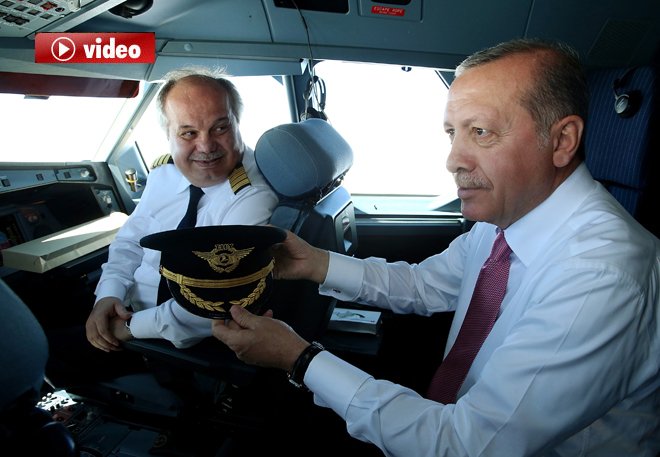 Erdoğan, Kokpitte Dünya Pilotlar Gününü Kutladı 