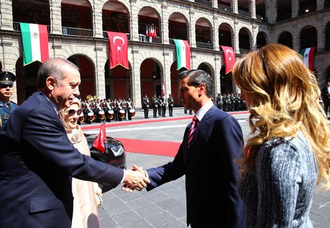 Erdoğan Meksika’da resmi törenle karşılandı