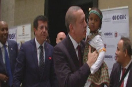 Erdoğan Somali'de çocuk sevdi