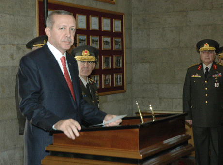 Başbakan Anıtkabir'i ziyaret etti. 