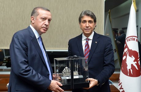 Erdoğan,Fatih Belediyesi’ne sürpriz yaptı.