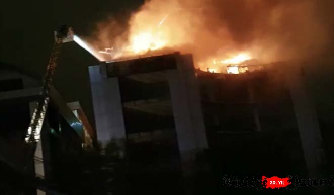 Esenyurt'ta 4 katlı metruk binada yangın